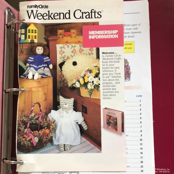 🌼Vintage🌼Two Full Binders of Crafting from Family Circle Weekend Craft Club🌺 - Picture 2 of 12